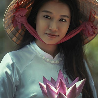 a picture of a woman, cropped to a square